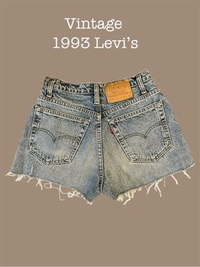 Vintage 90’s Levi's 535 Euro Fit  High-rise Jean Shorts Size 28